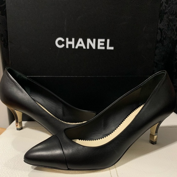 CHANEL Shoes - Gorgeous Chanel kitten heels